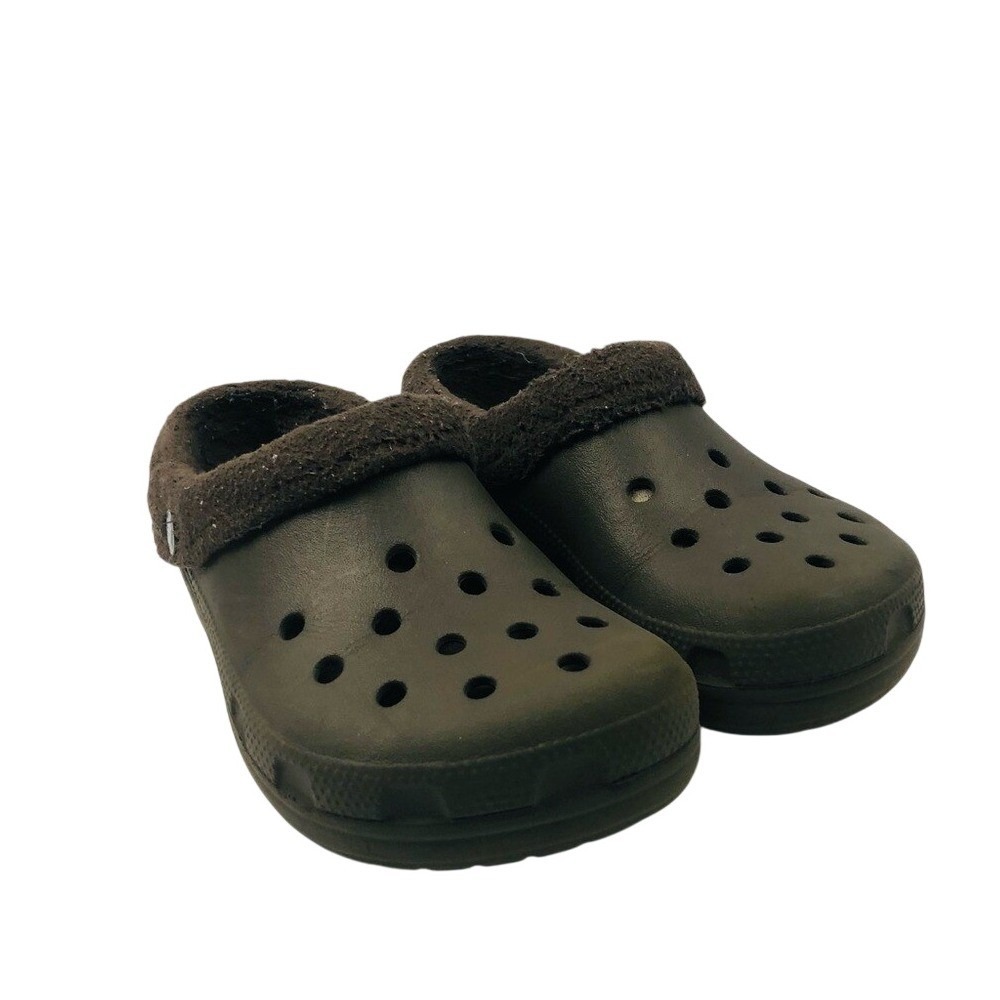 Crocs boys slip on covered Clogs size 4/6